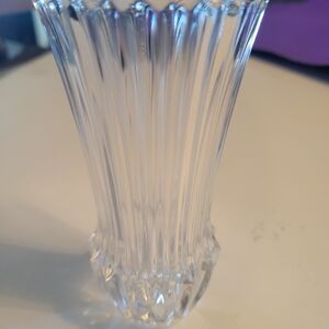 1977 AVON GLASS VASE